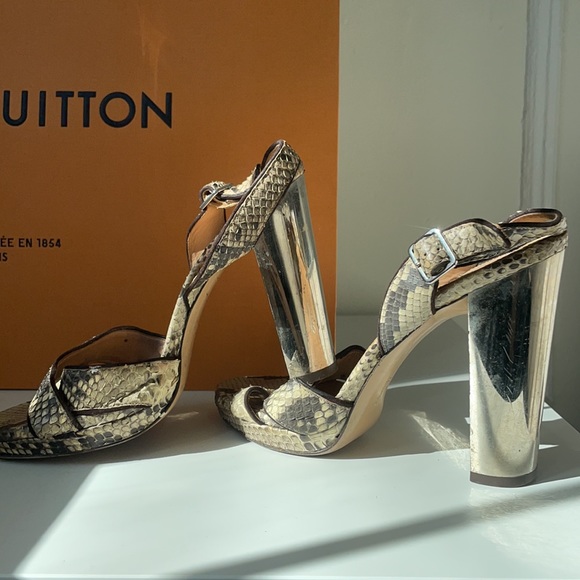 Ferragamo Shoes - Picture 4 of 10